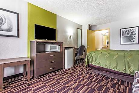 1 King Bed, Nonsmoking