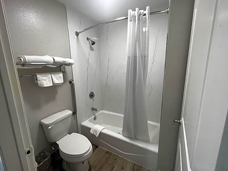 Super 8 by Wyndham Baytown/Mont Belvieu