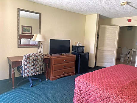 Deluxe King Room - Non-Smoking