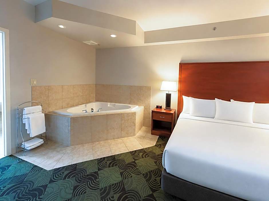 Photo 1 of 5 of Business Suite, Jetted Tub