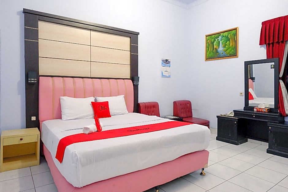 RedDoorz Plus Syariah near Stasiun Pekalongan 2