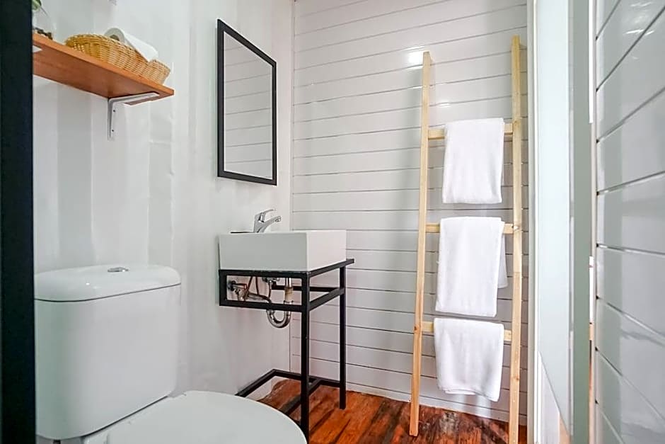 Container Smart Stay (CSS)