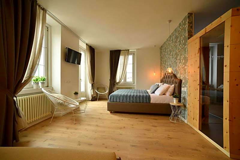Lainez Rooms & Suites
