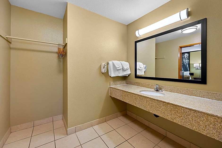 Super 8 by Wyndham Crescent City