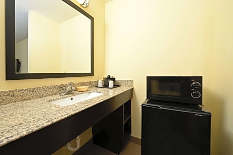 2 Double Beds with Kitchenette