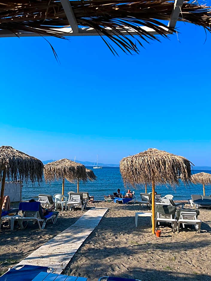 Theodorou Beach Hotel Apartments