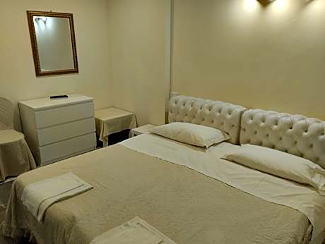 Queen Room with Spa Bath