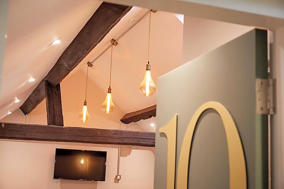 Three Cranes Serviced Apartments