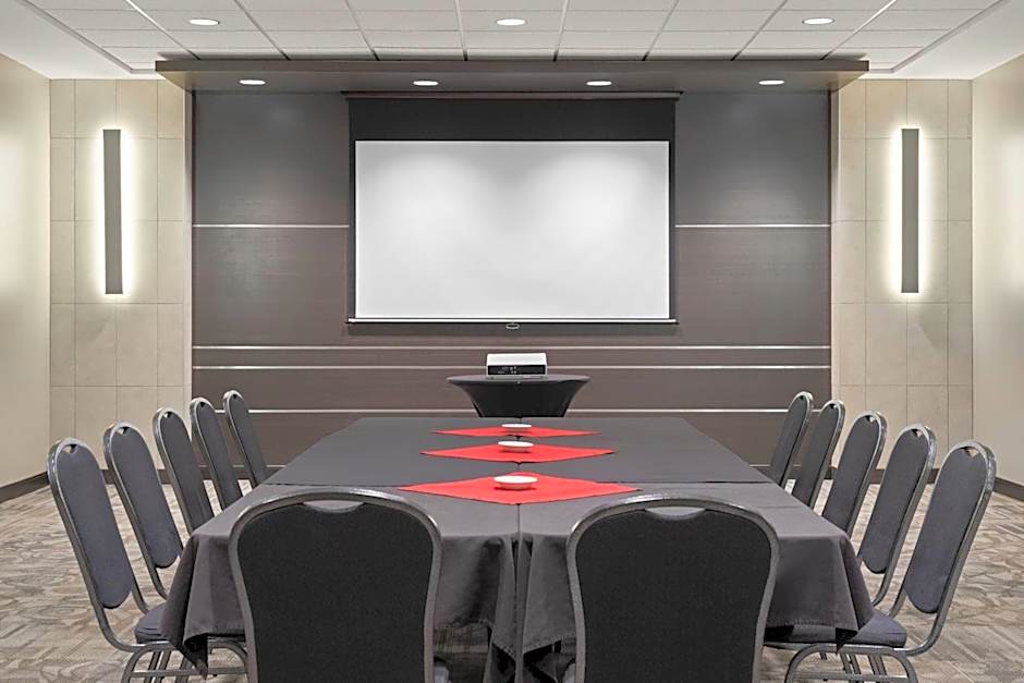 Ramada by Wyndham Saskatoon