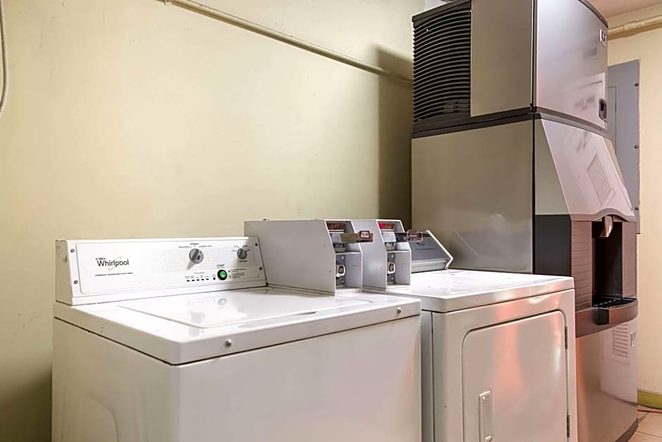 Econo Lodge Inn & Suites Brooks - Louisville South