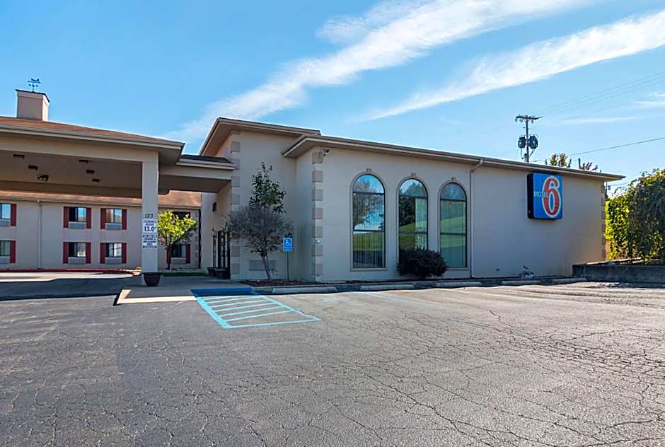 Motel 6-Hannibal, MO