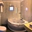 Moonshine Hotel & Suites