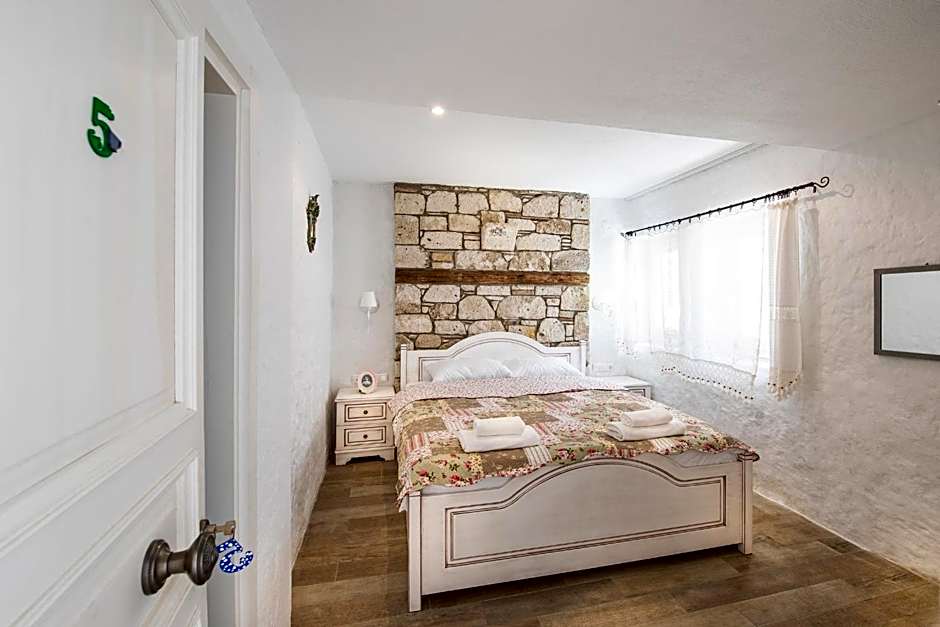 Monat Otel Alaçatı