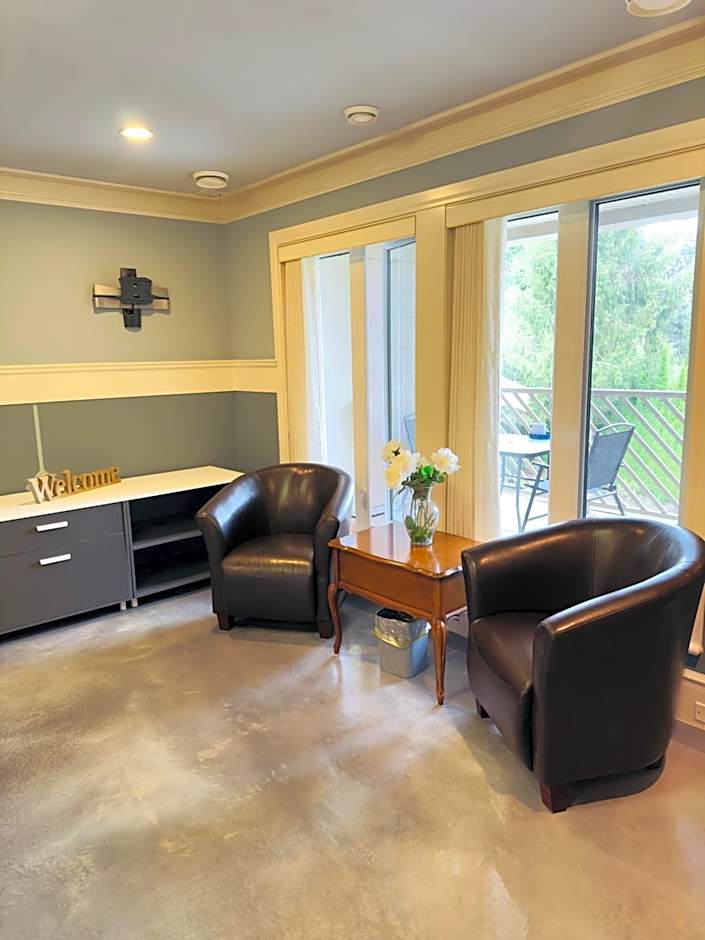 Unitrip Queen bed Room 2