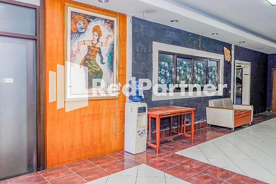 Hotel Sebelas @ Jalan Palasari Mitra RedDoorz