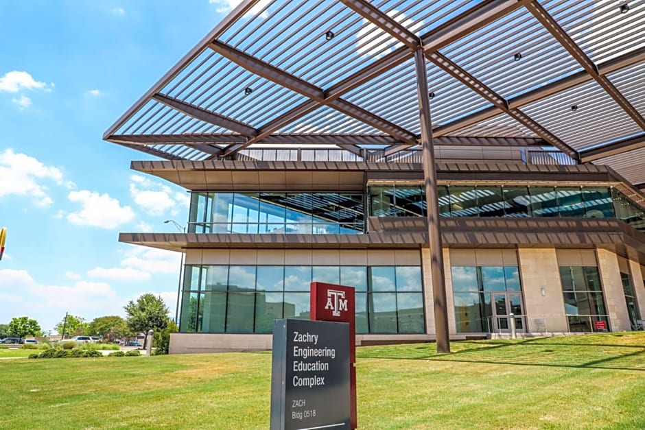 Holiday Inn & Suites College Station-Aggieland by IHG