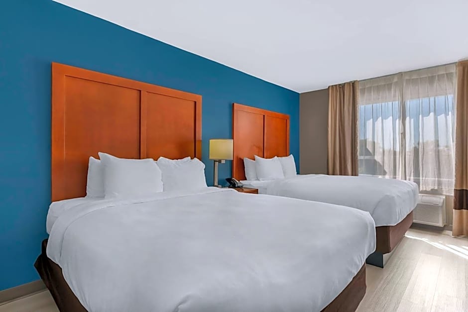 Comfort Inn & Suites Red Oak - Dallas Area