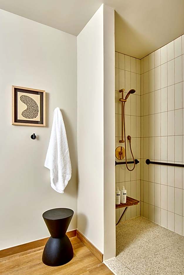 Hollywood Volume, a Tribute Portfolio Hotel