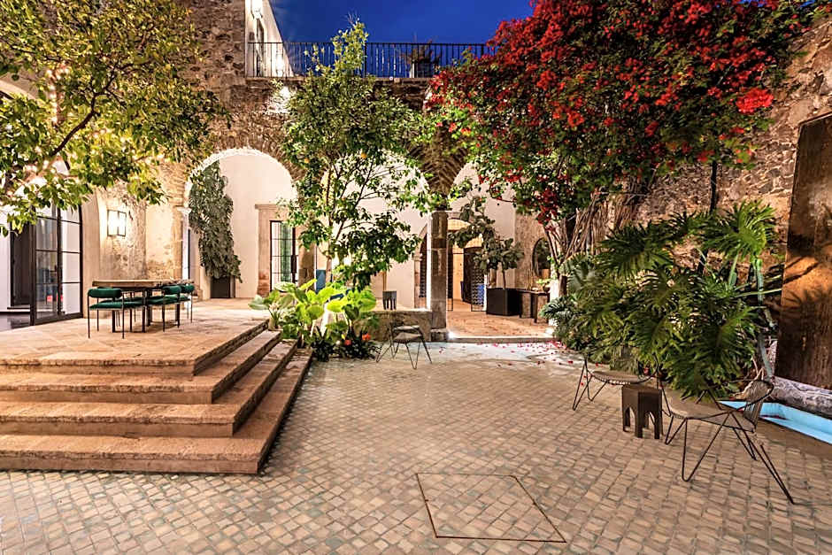 Villa Garita, 6BR Designer Villa with Heated Pool in Centro