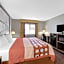Super 8 by Wyndham Waverly