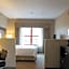 Holiday Inn Express & Suites - Olathe North By IHG