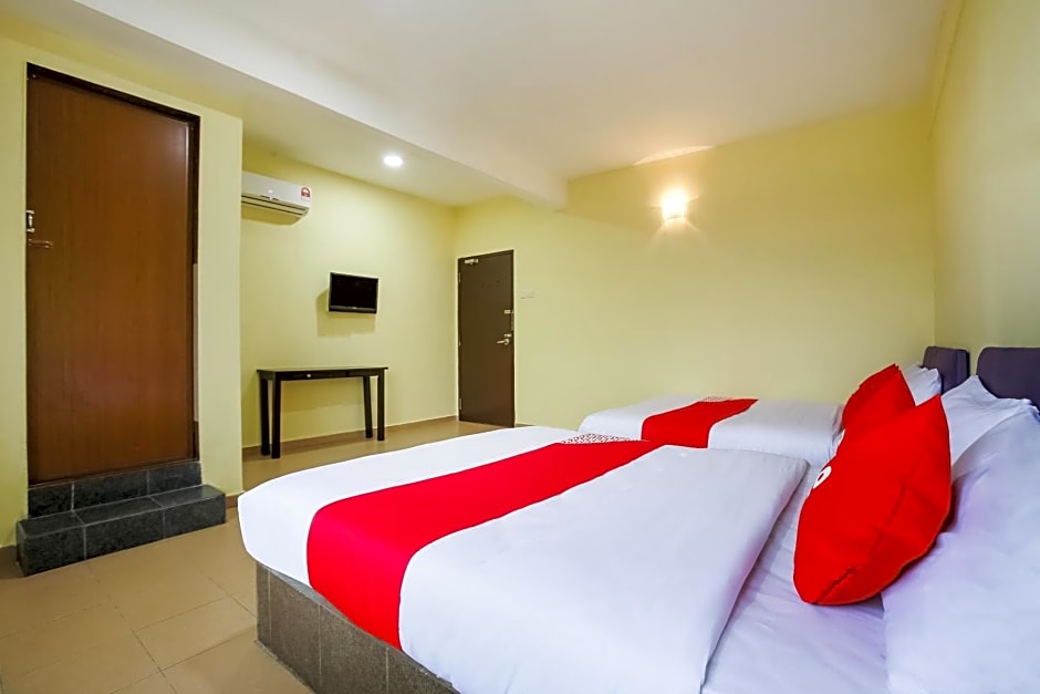 OYO 89585 Hotel Happy Inn