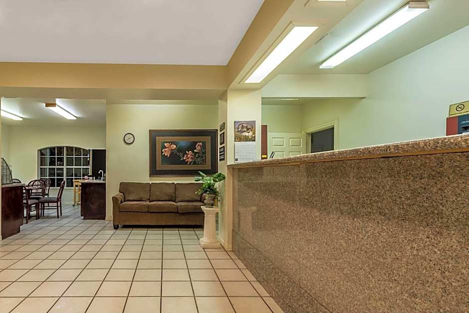 Super 8 by Wyndham Greenville