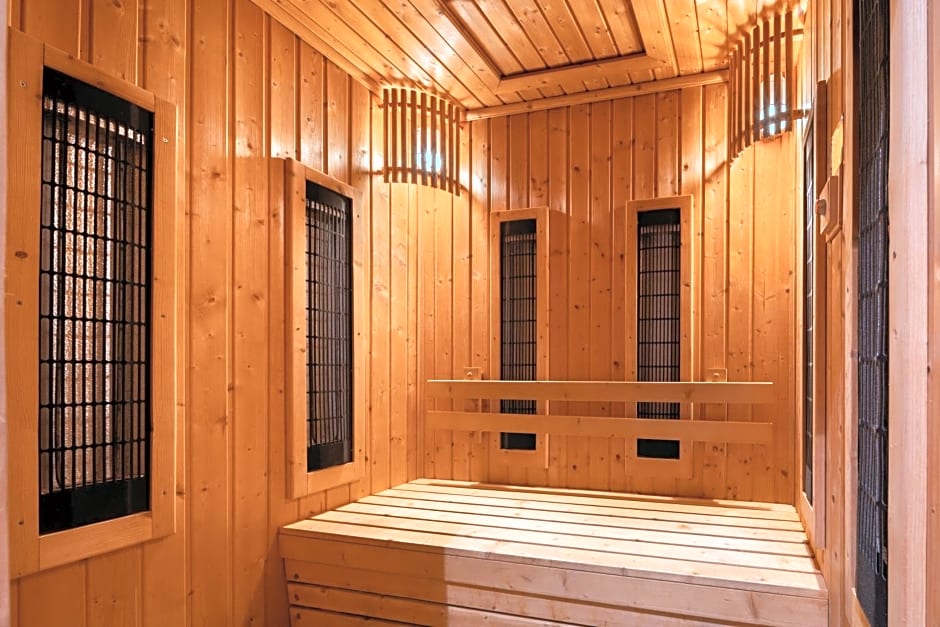 Hampton Residence Next To Emporium