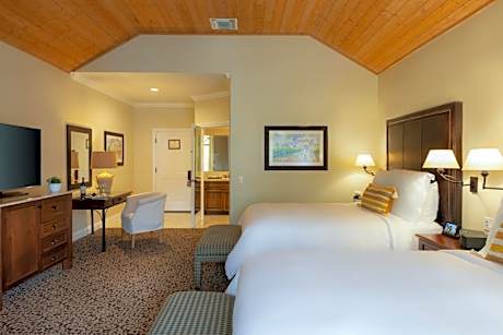 Queen Suite with Spa Bath