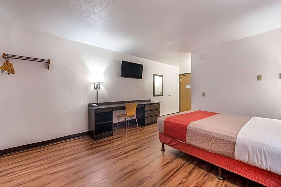 Motel 6-Saint Paul, MN - I-94