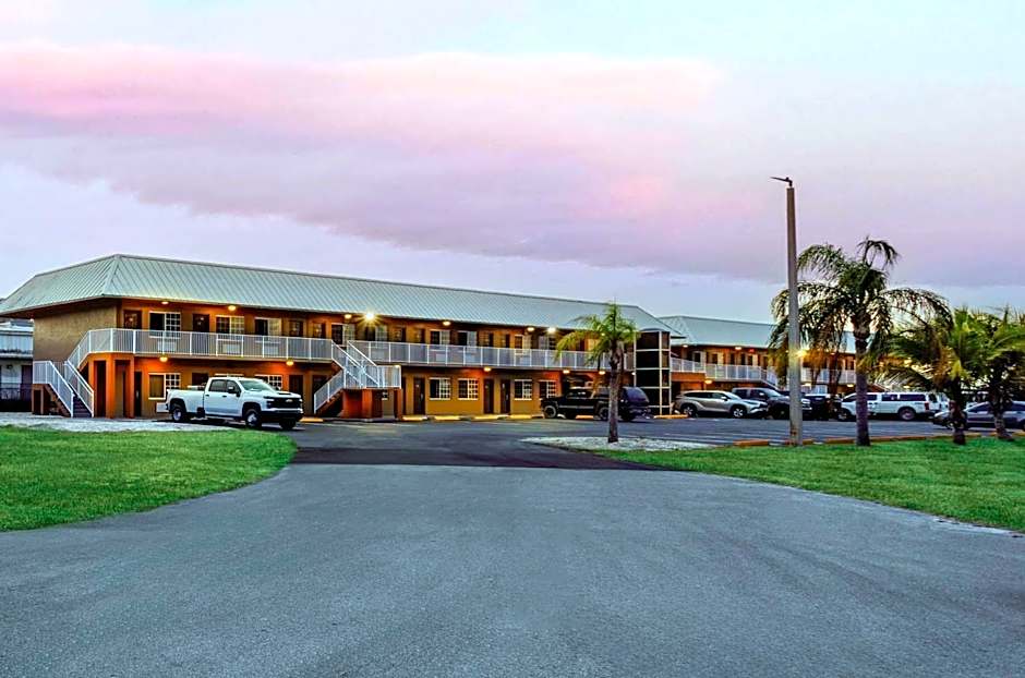 Travelodge Suites by Wyndham Lake Okeechobee