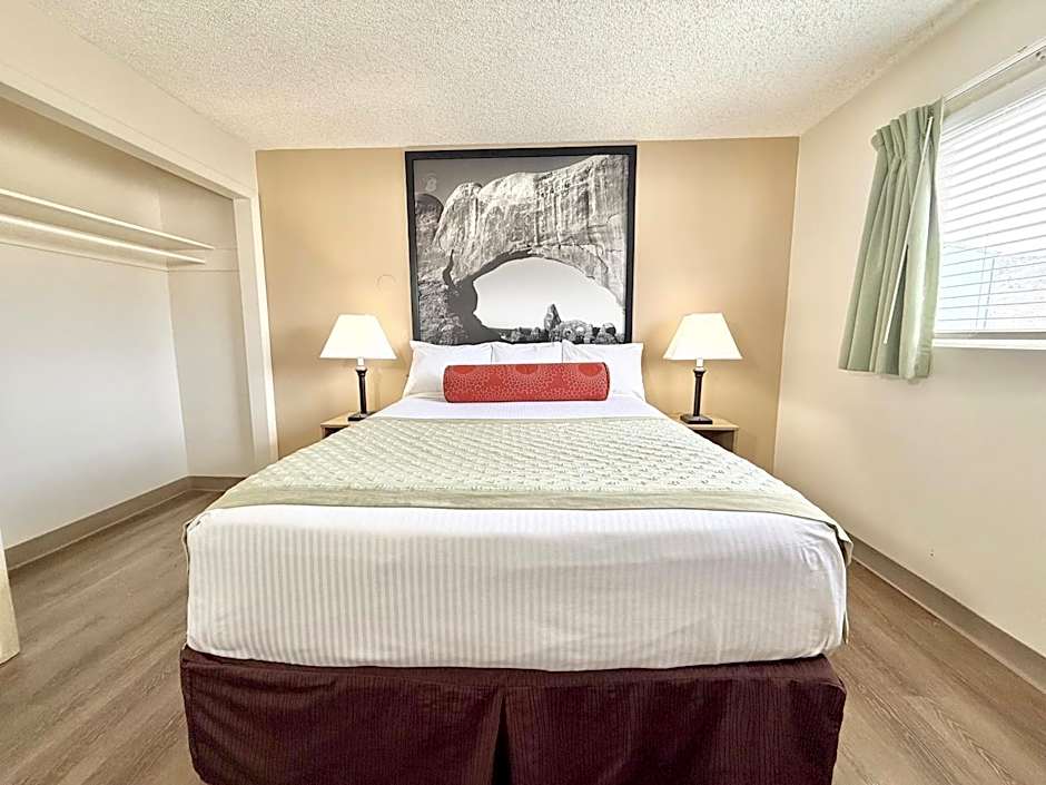 Super 8 by Wyndham Salina/Scenic Hills Area