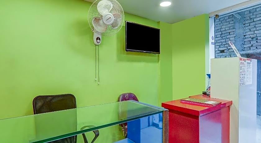 Hotel R K Palace by OYO Rooms – Patna, CO