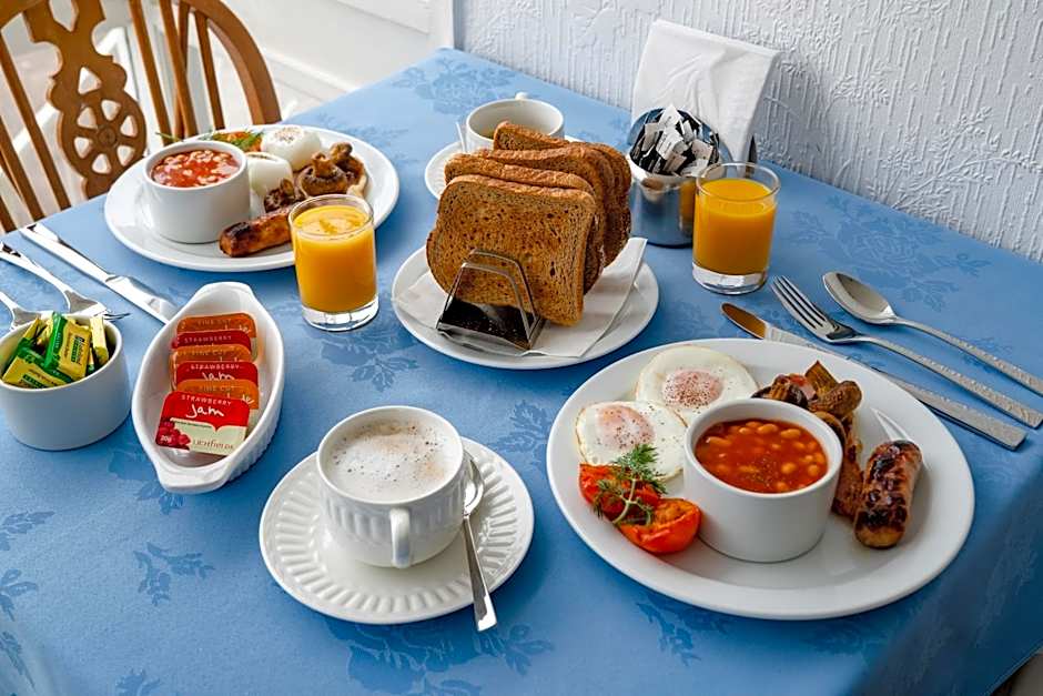 The Torland - Paignton Seafront - free parking, all rooms en-suite