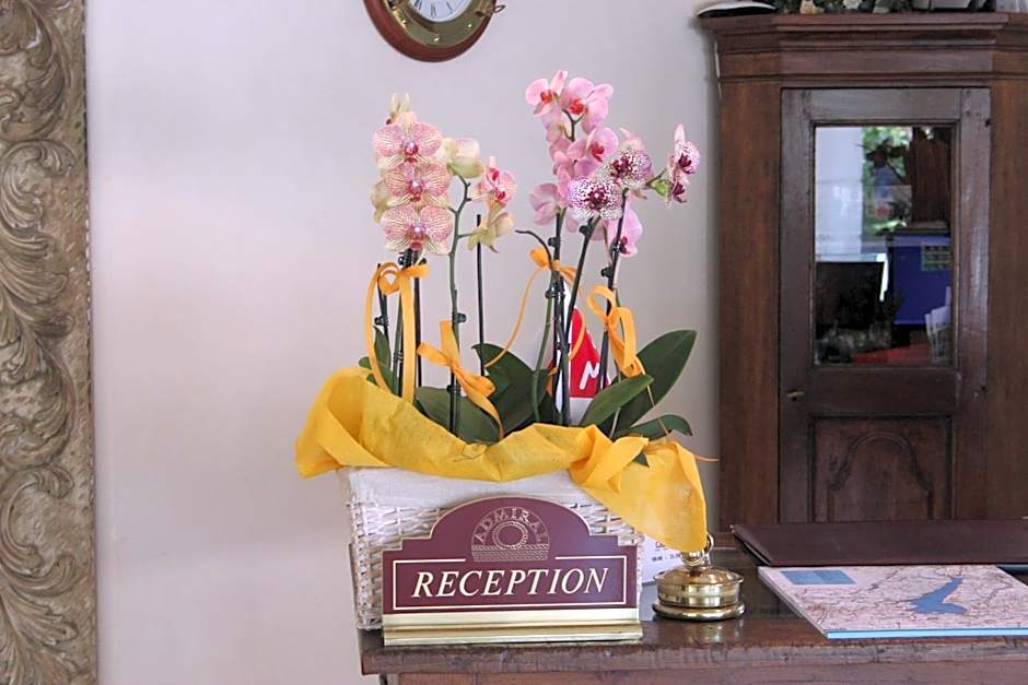 Admiral Hotel Villa Erme