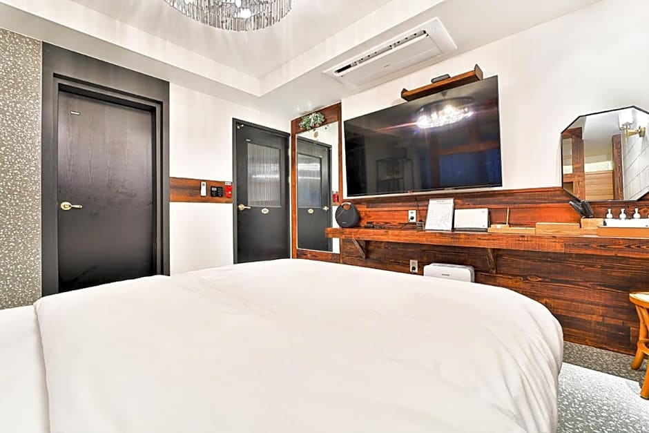 Hotel February Tongyeong Jukrim