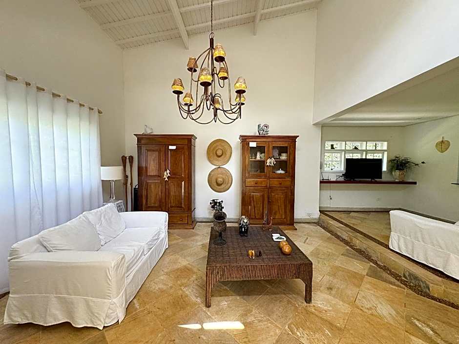 Casa com piscina privativa a 100m da Praia de Paúba