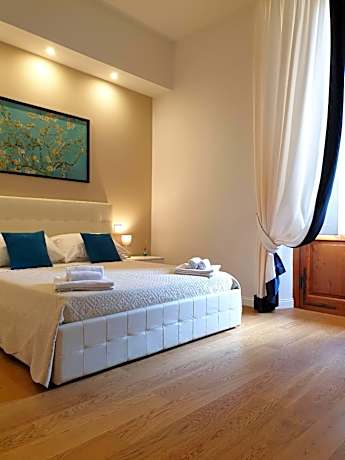 Double Room with Balcony and Private Bathroom