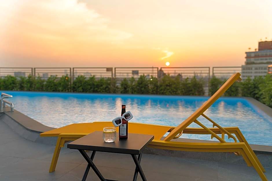 Lumen Bangkok Udomsuk Station