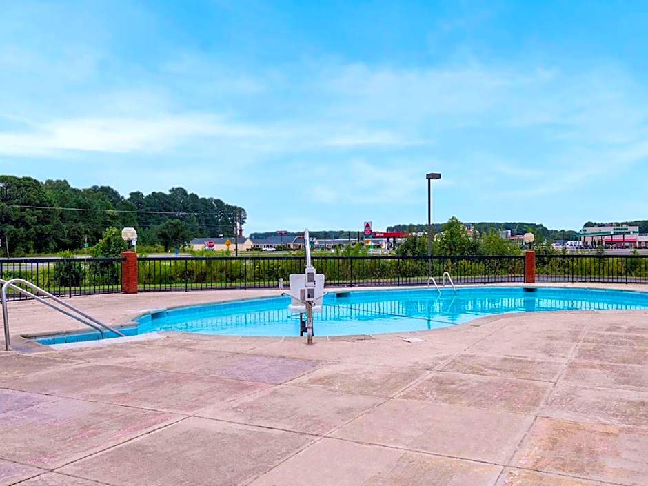 Studios and Suites 4 Less Emporia