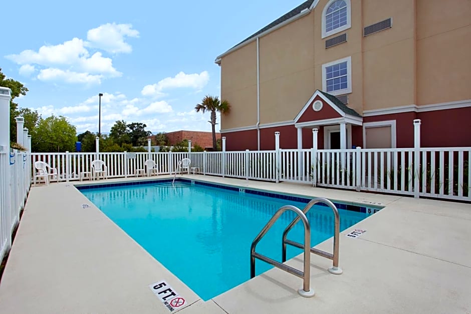 Microtel Inn & Suites by Wyndham Panama City