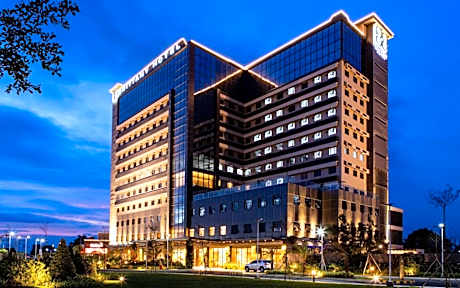 Brittany Hotel Villar City