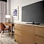 Hotel Zessa Orange County Airport, a DoubleTree by Hilton