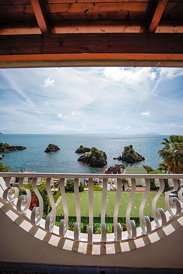 Strand Hotel Delfini