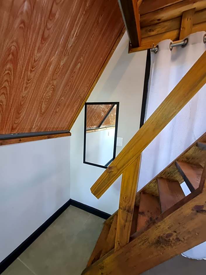 Pousada Rosa Shanti, café da manhã opcional, apenas 4 cabanas, piscina, estacionamento privativo, área de festas com churrasqueira e cervejeira, cantinho da fogueira, localizado junto a natureza