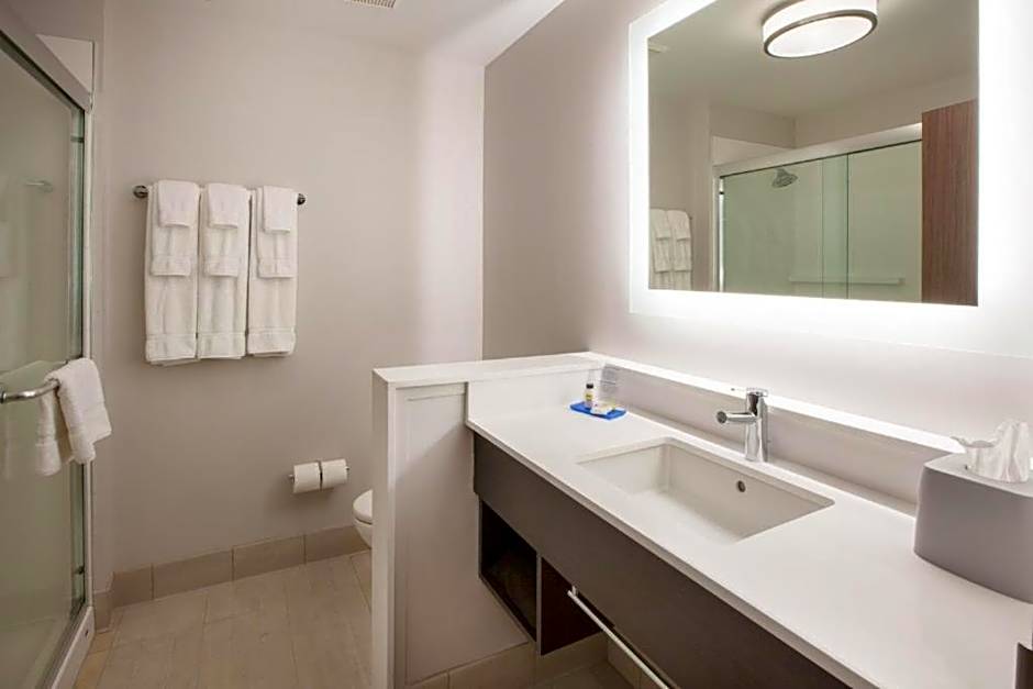 Holiday Inn Express & Suites Milan - Sandusky Area By IHG