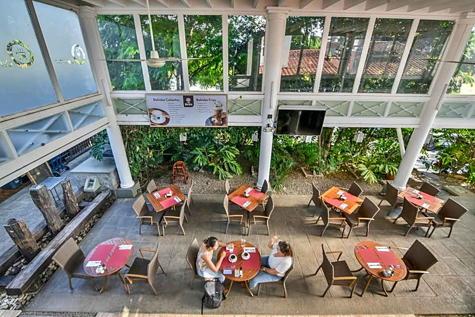 La Riviera Hotel