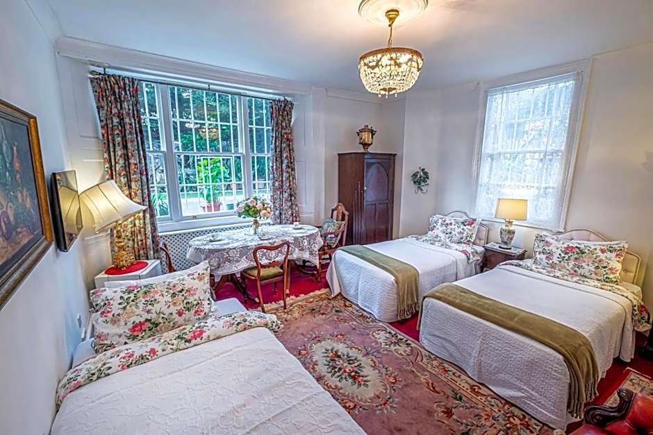 Dawson Place, Juliette's Bed and Breakfast