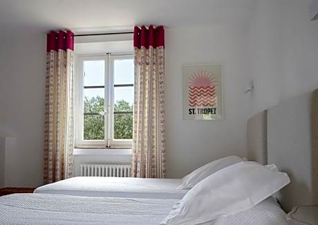 Classic Room - Garden View