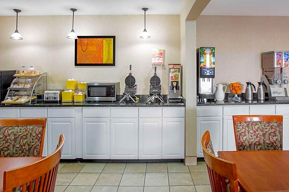 Days Inn by Wyndham Greenville